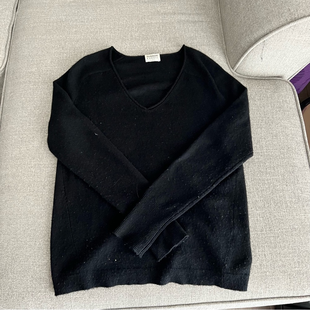 Barrow & Grove 100% Cashmere V-Neck Sweater in Black, Size XS